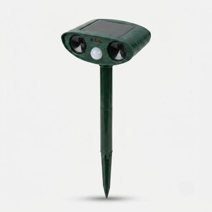 Solar-Powered Ultrasonic Animal Repeller – PIR Motion Sensor 110°, IP44, 13–40 kHz
